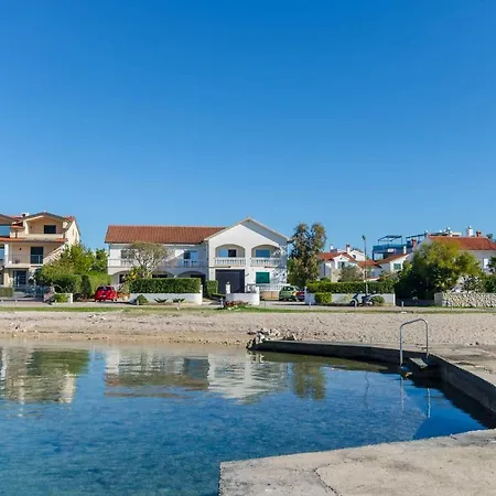 Апартаменты Robyn On The